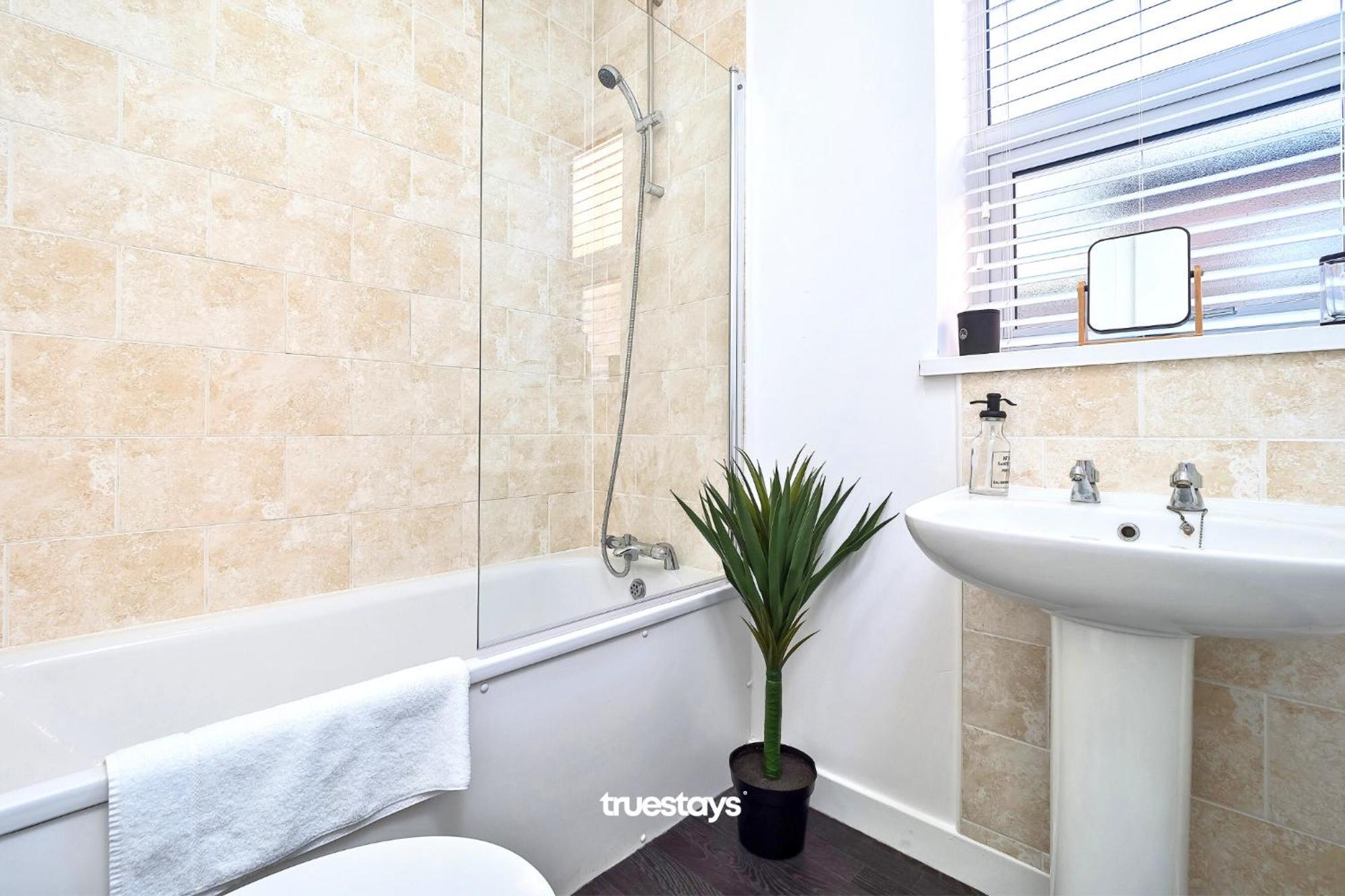 Nursery House By Truestays - 3 Bedroom House In Stoke-On-Trent المظهر الخارجي الصورة