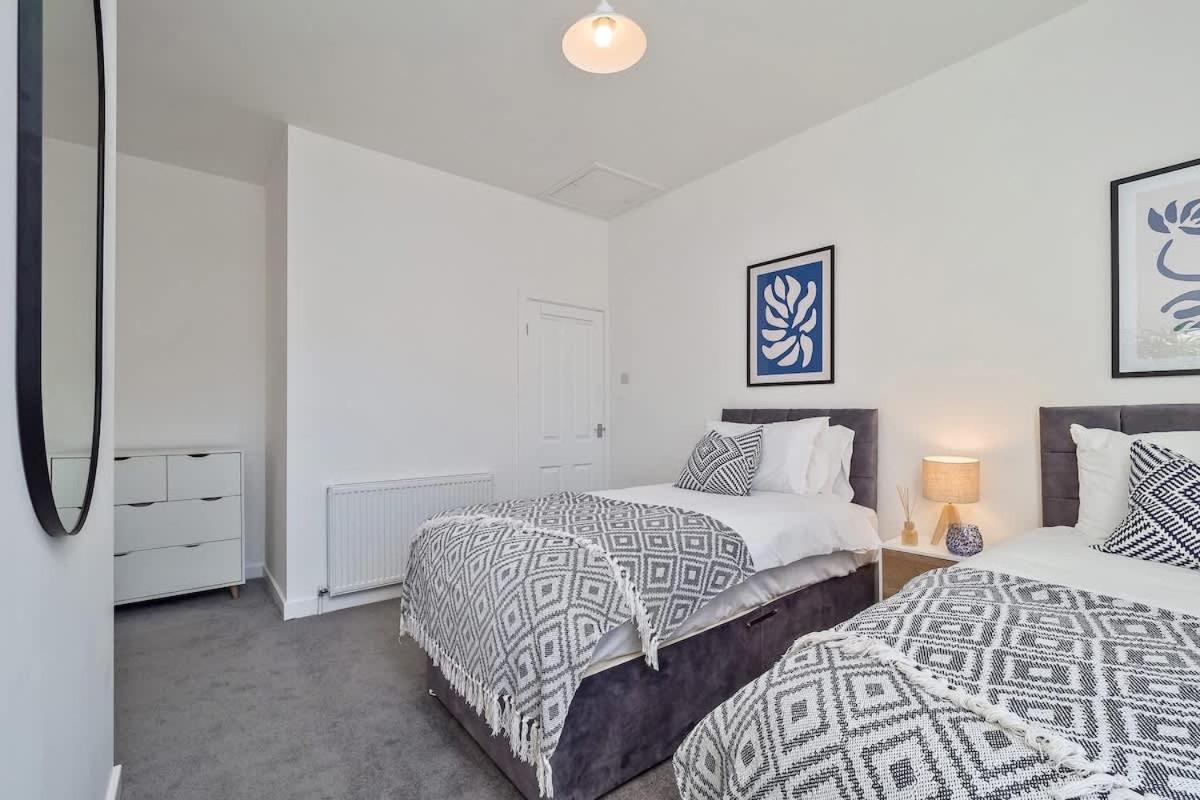 Nursery House By Truestays - 3 Bedroom House In Stoke-On-Trent المظهر الخارجي الصورة