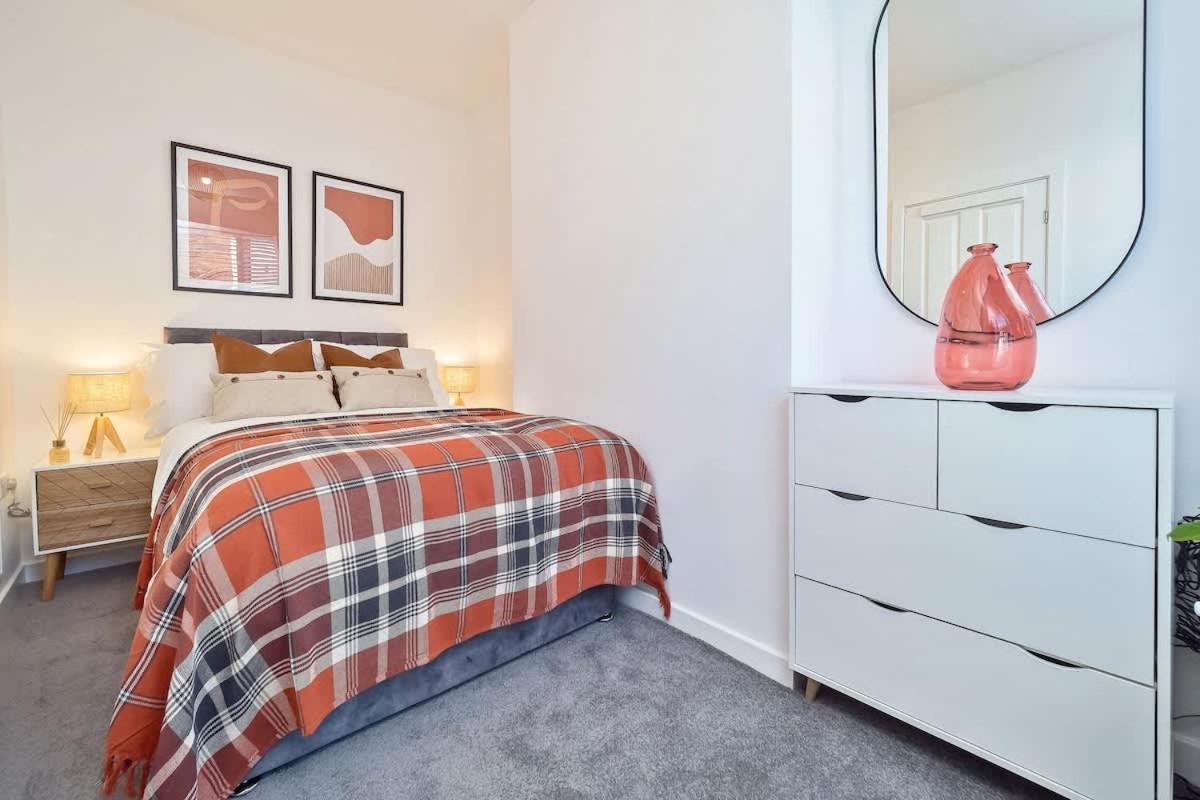 Nursery House By Truestays - 3 Bedroom House In Stoke-On-Trent المظهر الخارجي الصورة