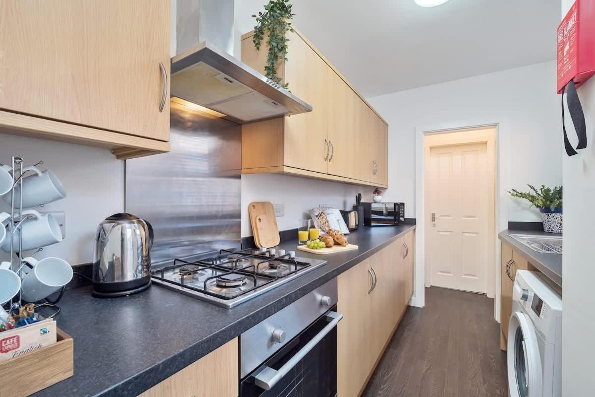 Nursery House By Truestays - 3 Bedroom House In Stoke-On-Trent المظهر الخارجي الصورة